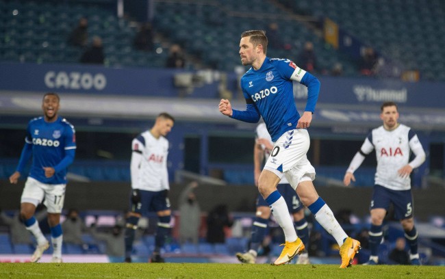 她的比赛中 她的比赛中